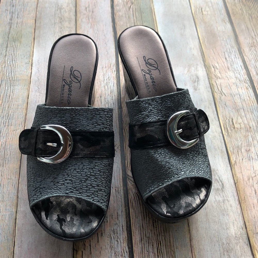 Dezario wedge sandal